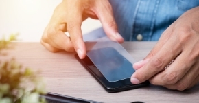 Có Nên Dán Kính Cường Lực Cho Điện Thoại?